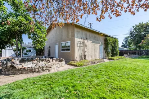 Exterior - 75 W Sierra Ave, Clovis, CA 93612 photo 14 of 15