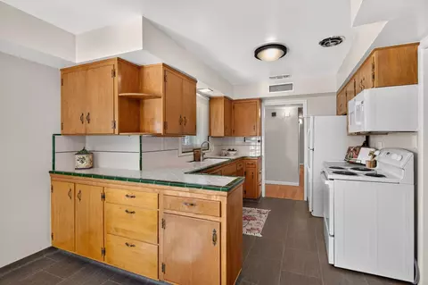 Kitchen - 75 W Sierra Ave, Clovis, CA 93612 photo 2 of 6