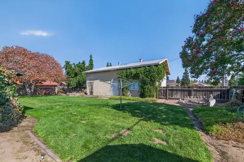 Exterior - 75 W Sierra Ave, Clovis, CA 93612 photo 9 of 15