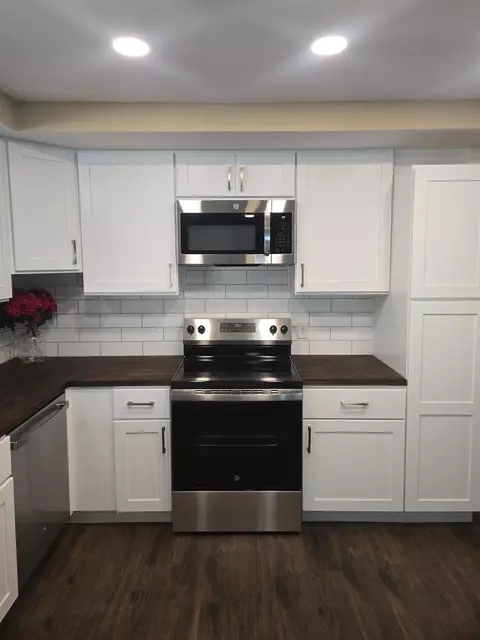 Kitchen - 1946 Calimyrna Ave, Clovis, CA 93611 photo 2 of 4