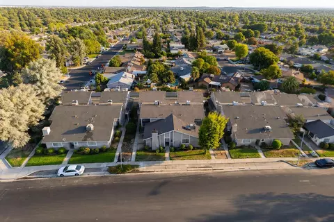 571 W Ashlan Ave, Clovis, CA 93612 photo 4