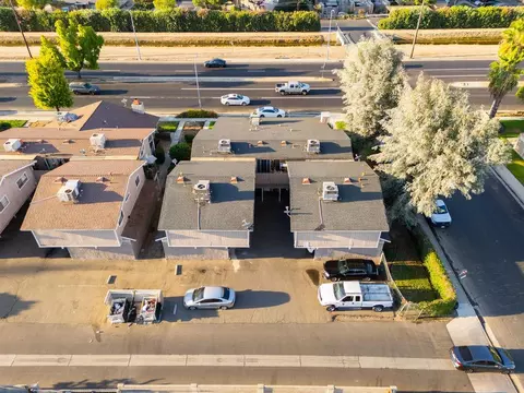 591 W Ashlan Ave, Clovis, CA 93612 photo 3