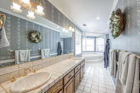 Bath - 22706 Stagecoach Ln, Clovis, CA 93619 photo 1 of 3
