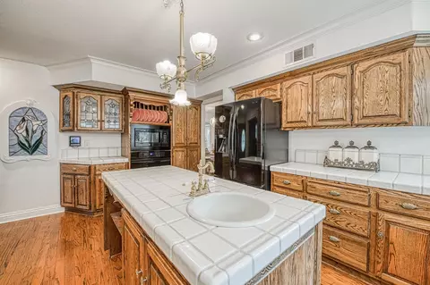 Kitchen - 22706 Stagecoach Ln, Clovis, CA 93619 photo 2 of 5