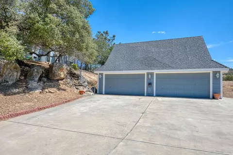 Exterior - 22706 Stagecoach Ln, Clovis, CA 93619 photo 16 of 23