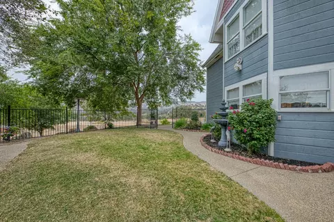 Exterior - 22706 Stagecoach Ln, Clovis, CA 93619 photo 10 of 23