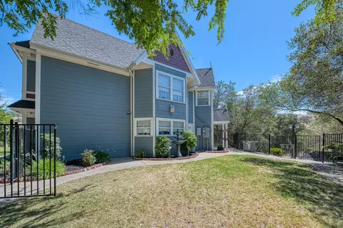 Exterior - 22706 Stagecoach Ln, Clovis, CA 93619 photo 8 of 23