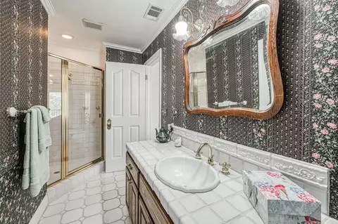 Bath - 22706 Stagecoach Ln, Clovis, CA 93619 photo 3 of 3