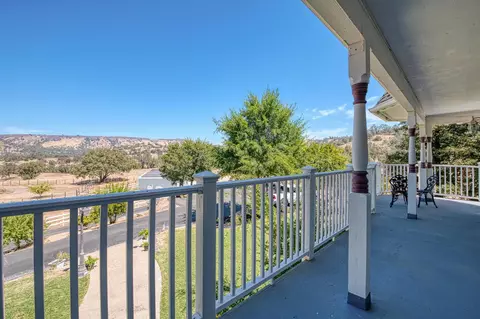 Exterior - 22706 Stagecoach Ln, Clovis, CA 93619 photo 3 of 23