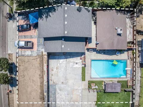 162 N Peach Ave, Clovis, CA 93612 photo 2