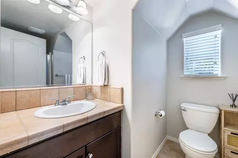 Bath - 4001 Harlan Ranch Blvd, Clovis, CA 93619 photo 1 of 6