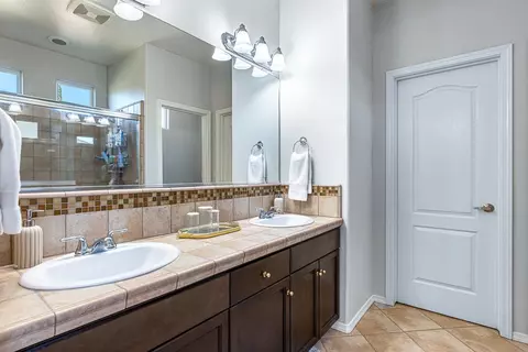 Bath - 4001 Harlan Ranch Blvd, Clovis, CA 93619 photo 3 of 6