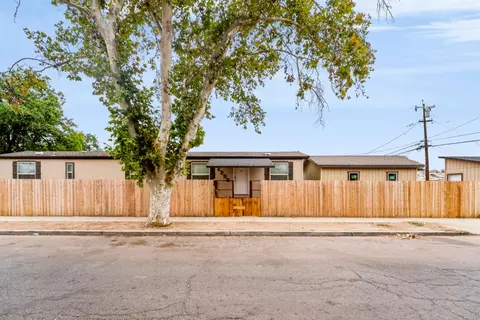 2206 E Tyler Ave, Fresno, CA 93701