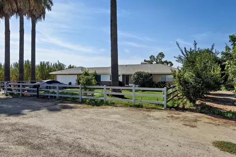 Exterior - 1499 E Manning Ave, Fresno, CA 93725 photo 3 of 3