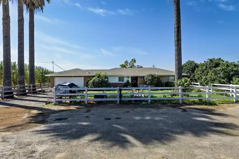 Exterior - 1499 E Manning Ave, Fresno, CA 93725 photo 2 of 3