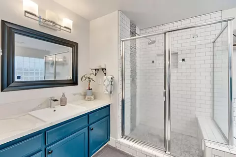 Bath - 2270 Bay Ct, Madera, CA 93637 photo 2 of 3