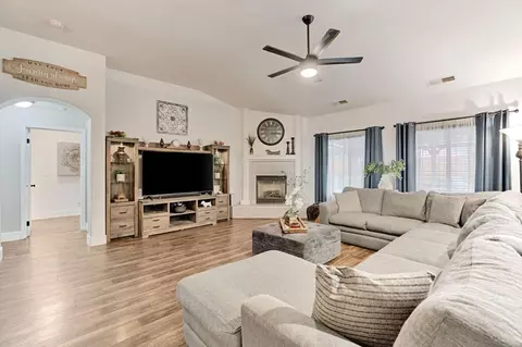 Living - 2270 Bay Ct, Madera, CA 93637 photo 2 of 2