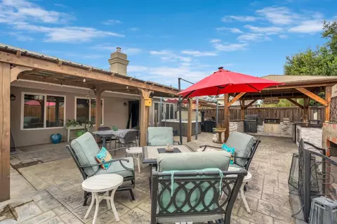 Exterior - 2270 Bay Ct, Madera, CA 93637 photo 7 of 10