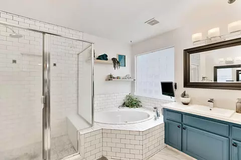 Bath - 2270 Bay Ct, Madera, CA 93637 photo 3 of 3