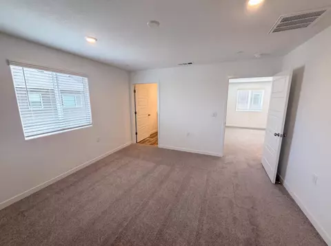 Bedroom - 4472 Bellaire Ave, Clovis, CA 93619 photo 1 of 4