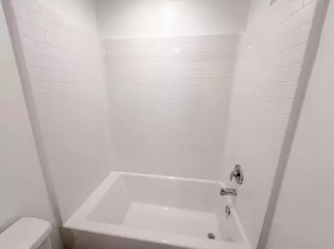 Bath - 4496 Bellaire Ave, Clovis, CA 93619 photo 4 of 4