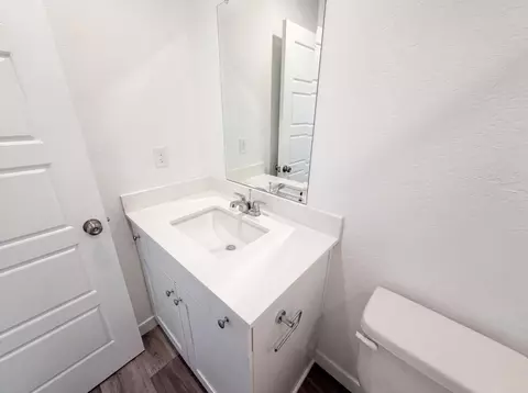 Bath - 4496 Bellaire Ave, Clovis, CA 93619 photo 3 of 4
