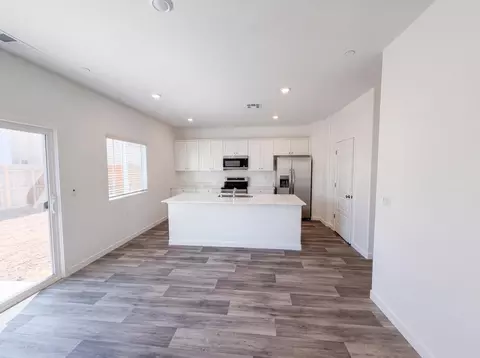 Kitchen - 4496 Bellaire Ave, Clovis, CA 93619 photo 1 of 3
