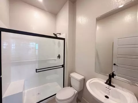 Bath - 2246 N Marion Ave, Clovis, CA 93619 photo 1 of 4