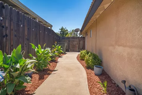 Exterior - 2253 Menlo Ave, Clovis, CA 93611 photo 5 of 5