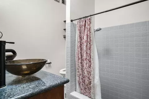 Bath - 2253 Menlo Ave, Clovis, CA 93611 photo 2 of 4