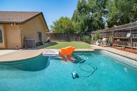 Exterior - 2253 Menlo Ave, Clovis, CA 93611 photo 3 of 5