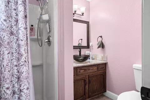 Bath - 2253 Menlo Ave, Clovis, CA 93611 photo 4 of 4