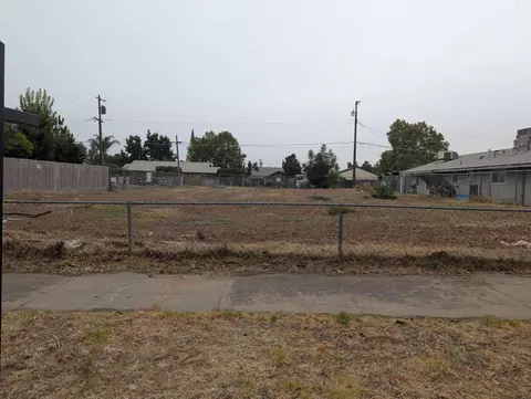 521 O St, Sanger, CA 93657