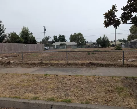 521 O St, Sanger, CA 93657 photo 3