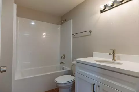 Bath - 2085 Cabot Ave, Merced, CA 95348 photo 1 of 4