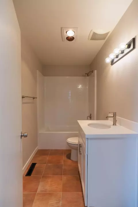 Bath - 2085 Cabot Ave, Merced, CA 95348 photo 4 of 4