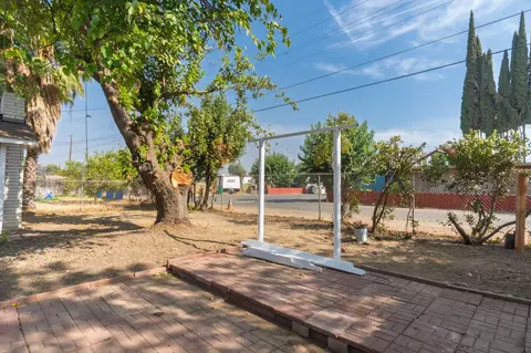 Exterior - 2085 Cabot Ave, Merced, CA 95348 photo 5 of 8