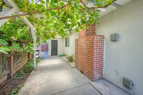 Exterior - 593 W Pico, Clovis, CA 93612 photo 2 of 11