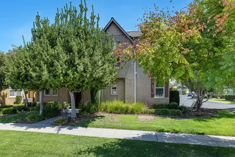 Exterior - 1763 N Leonard Ave, Clovis, CA 93619 photo 1 of 9