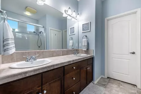 Bath - 1763 N Leonard Ave, Clovis, CA 93619 photo 5 of 8