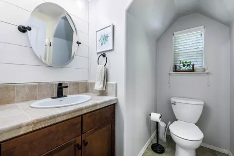 Bath - 1763 N Leonard Ave, Clovis, CA 93619 photo 1 of 8