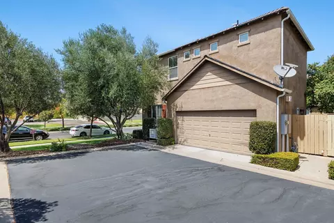 Exterior - 1763 N Leonard Ave, Clovis, CA 93619 photo 5 of 9