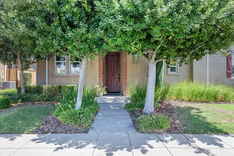 Exterior - 1763 N Leonard Ave, Clovis, CA 93619 photo 3 of 9