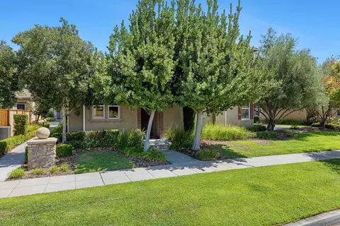 Exterior - 1763 N Leonard Ave, Clovis, CA 93619 photo 2 of 9
