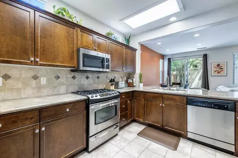Kitchen - 1763 N Leonard Ave, Clovis, CA 93619 photo 6 of 8