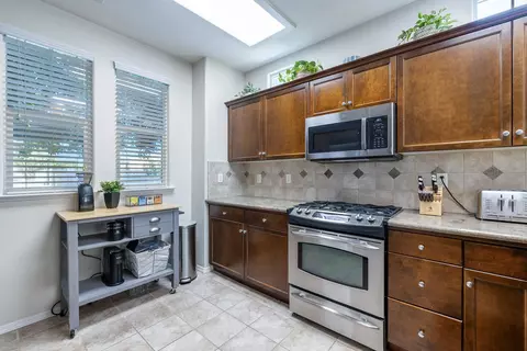 Kitchen - 1763 N Leonard Ave, Clovis, CA 93619 photo 4 of 8