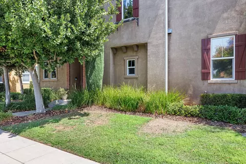 Exterior - 1763 N Leonard Ave, Clovis, CA 93619 photo 4 of 9