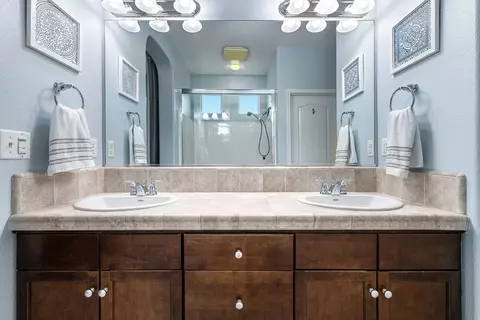 Bath - 1763 N Leonard Ave, Clovis, CA 93619 photo 6 of 8
