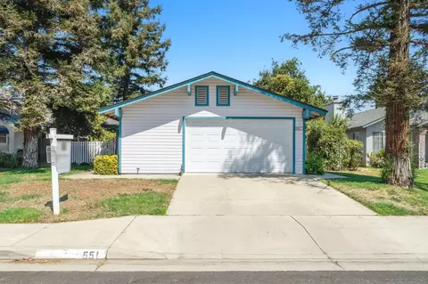 Exterior - 551 W Pat Dr, Clovis, CA 93612 photo 2 of 7