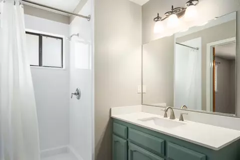 Bath - 551 W Pat Dr, Clovis, CA 93612 photo 2 of 3